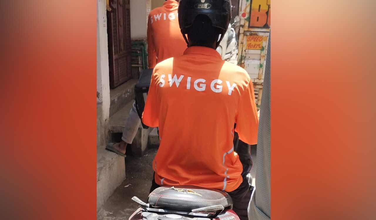 Swiggy partners apna to create 10K jobs for Instamart this year