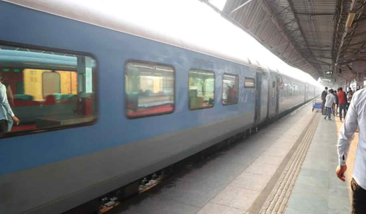 Hooghly stone pelting: Train movement suspended in Howrah-Bandel section for 3 hours