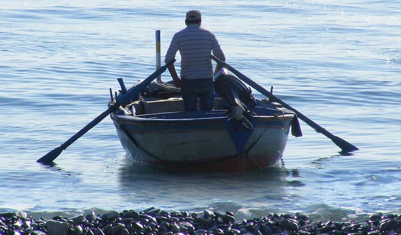 Andhra Pradesh govt bans marine fishing from April 15