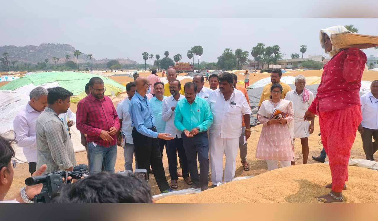 Telangana: Civil Supplies Commissioner directs officials to speed up paddy procurement