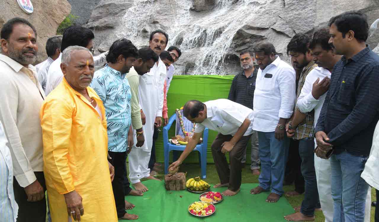 MLA Vinay Bhaskar participates in Mahavira Jayanthi celebrations in Hanamkonda 