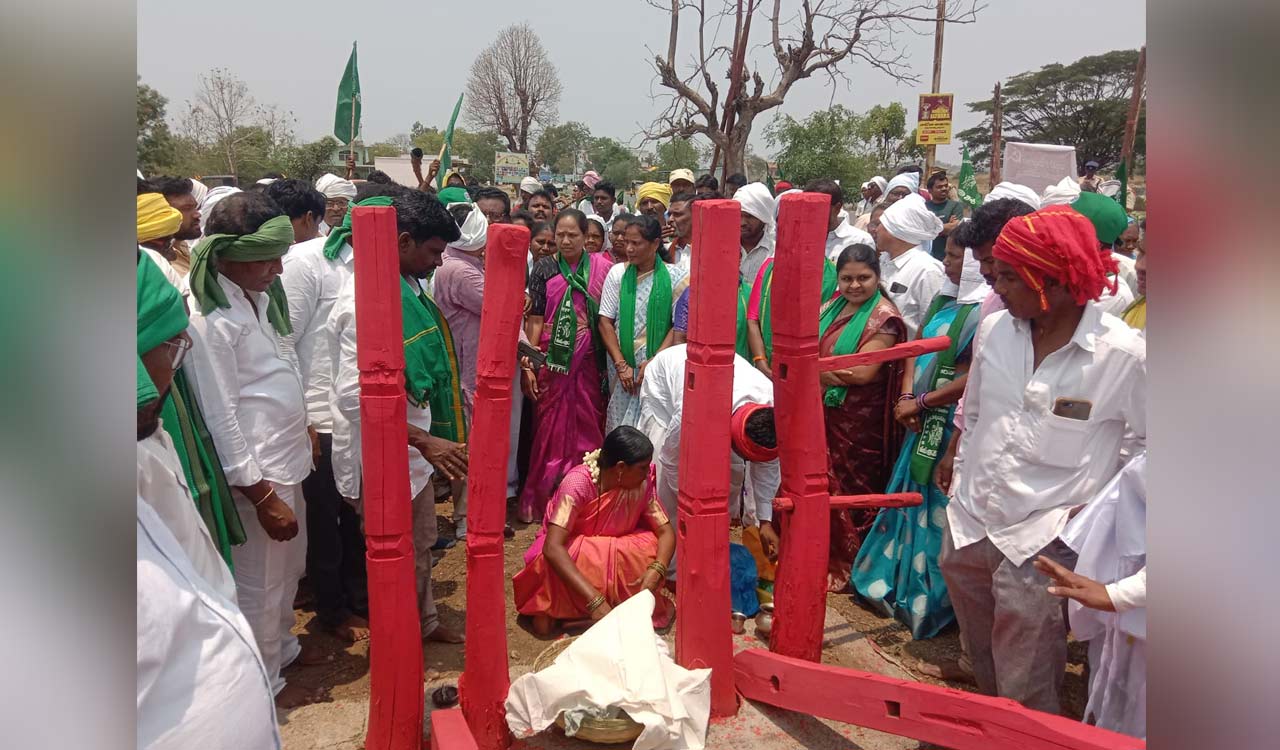 Tributes paid to martyrs of Indervelli firing incident in Adilabad
