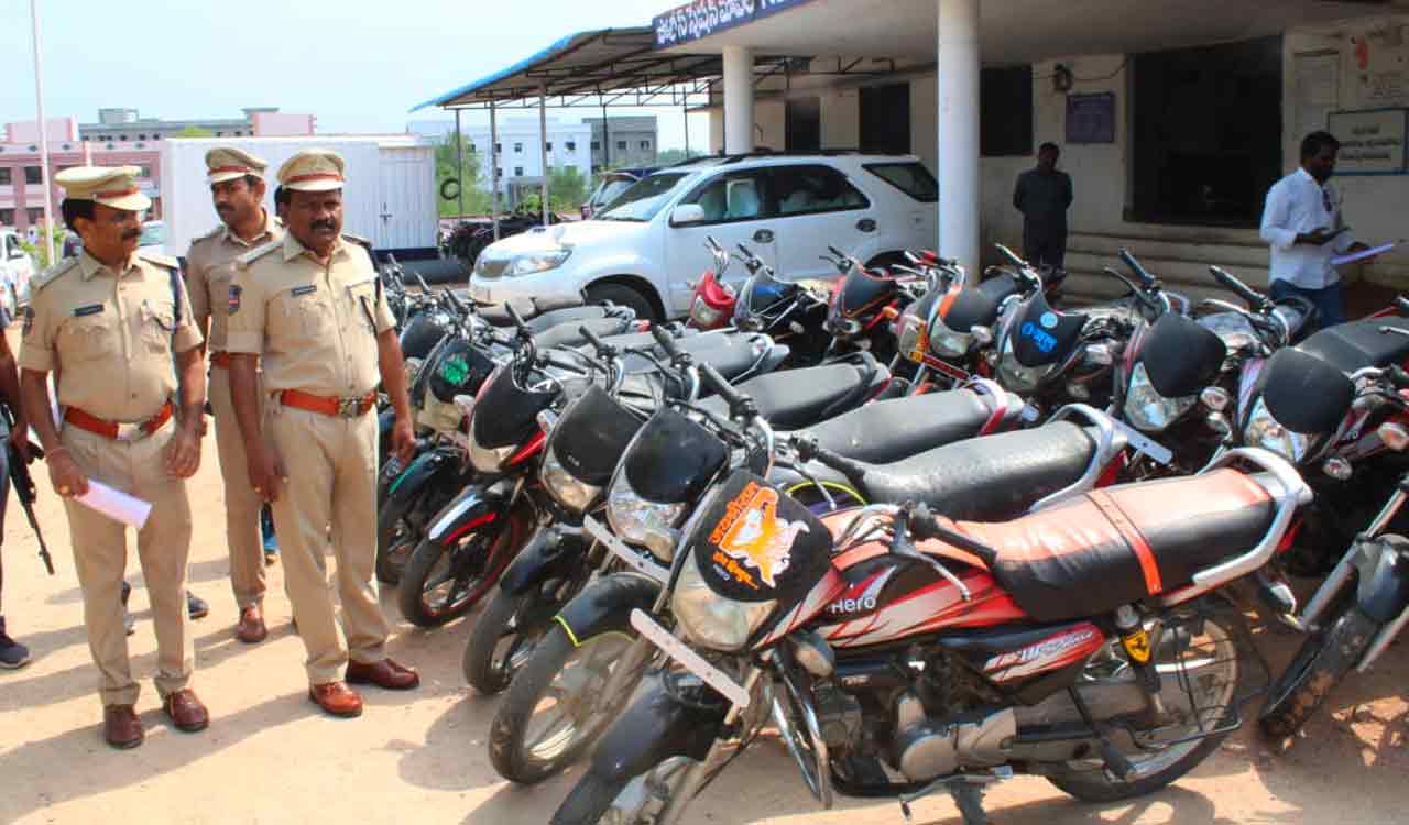 Adilabad: Bike lifting gang arrested, 19 motorcycles seized