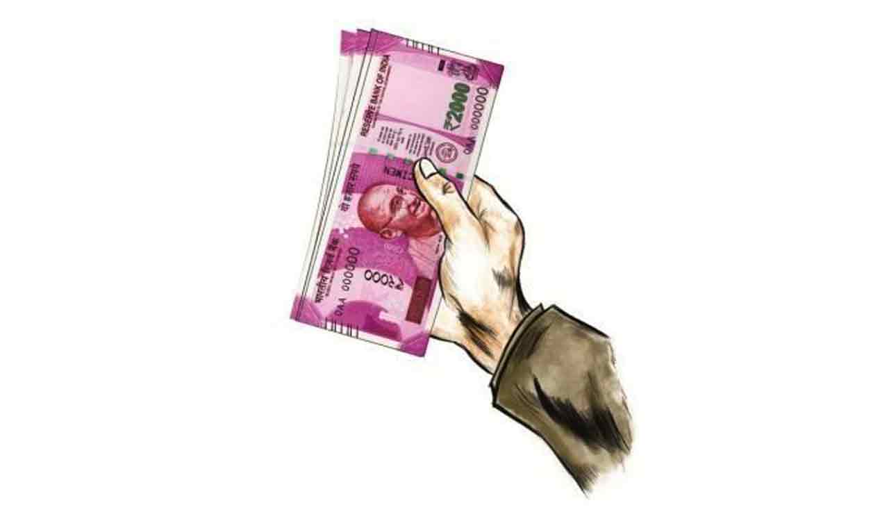 ACB nabs Peddapalli sub-registrar, official for accepting bribe