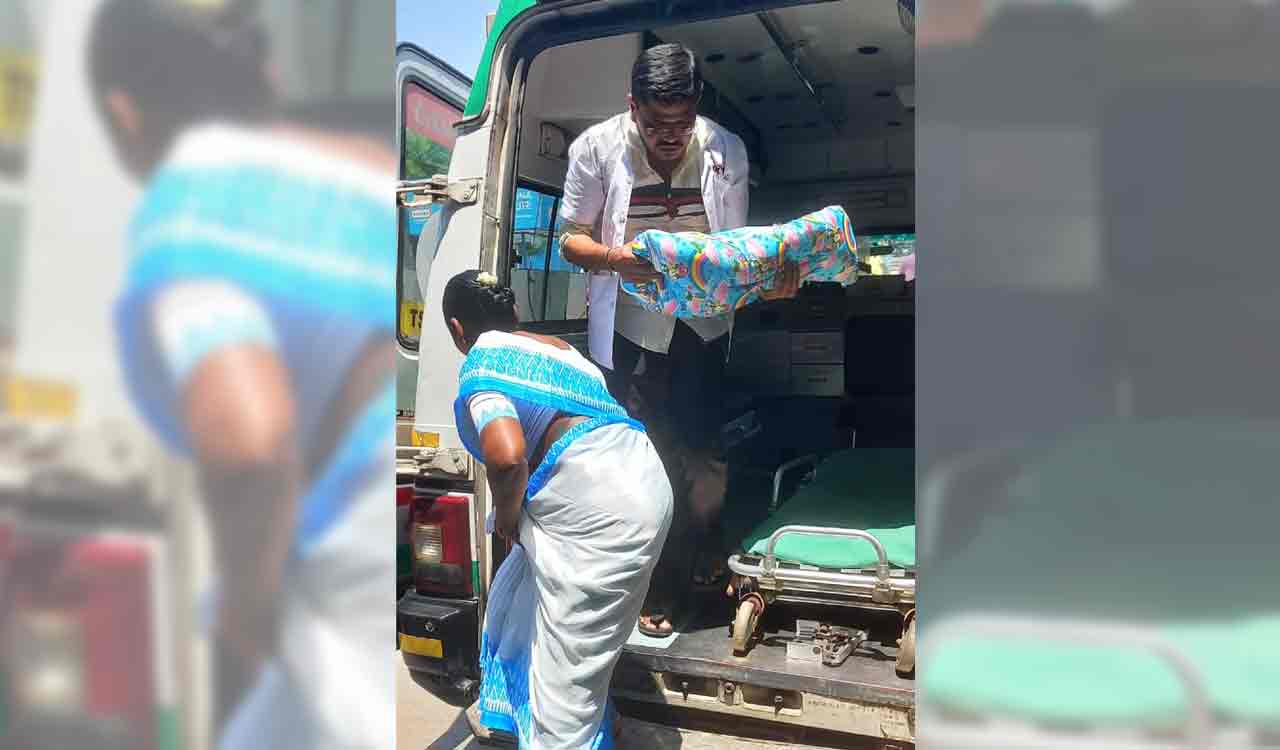 Telangana: Ambulance technician uses CPR to revive 23 day-old infant, while racing to hospital