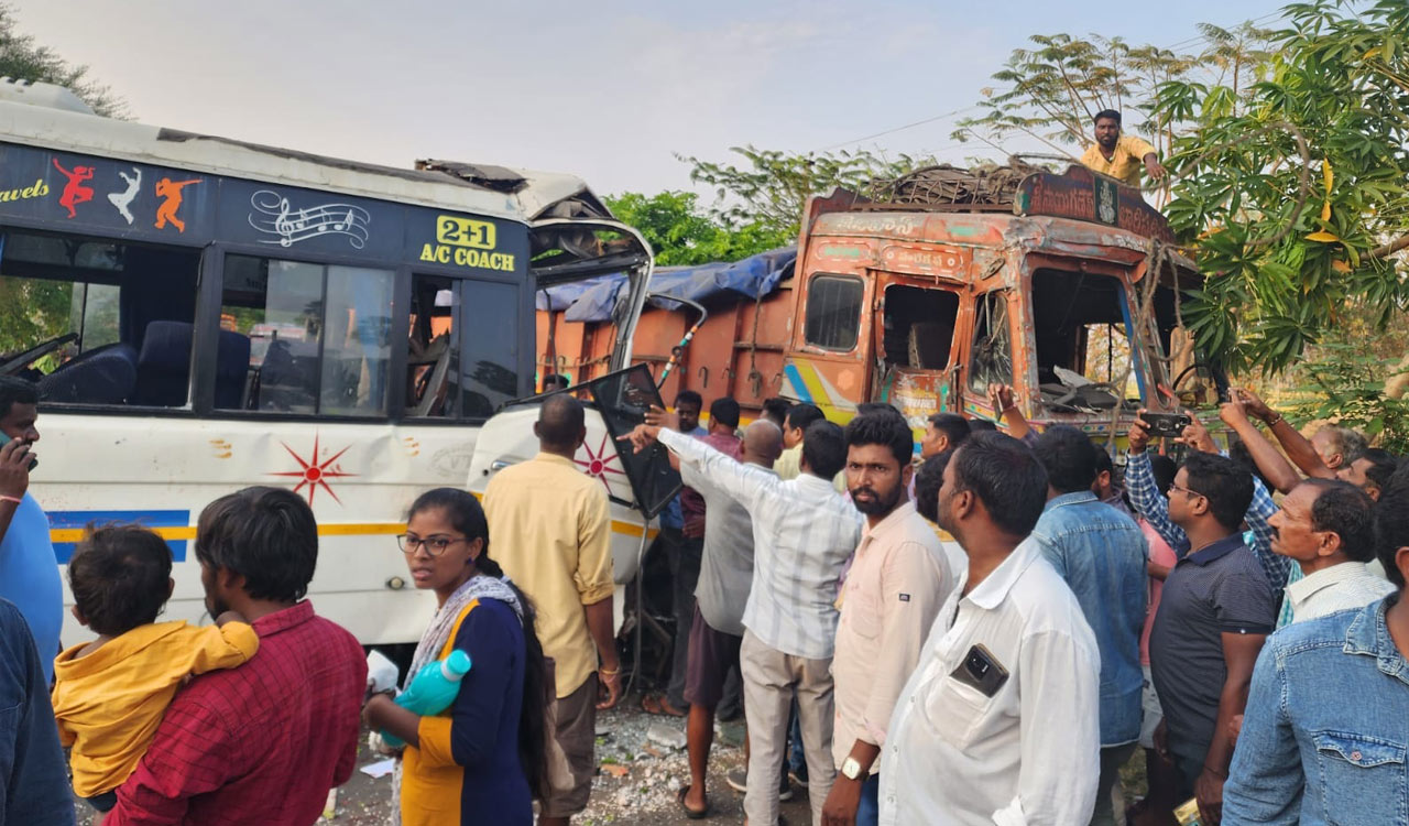 15 persons injured in road accident in Jagtial
