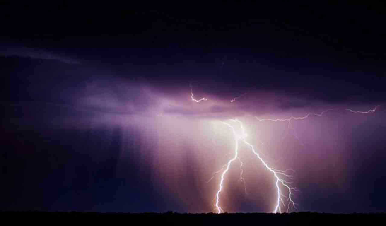 Three killed, two injured in lightning strikes in Maharashtra