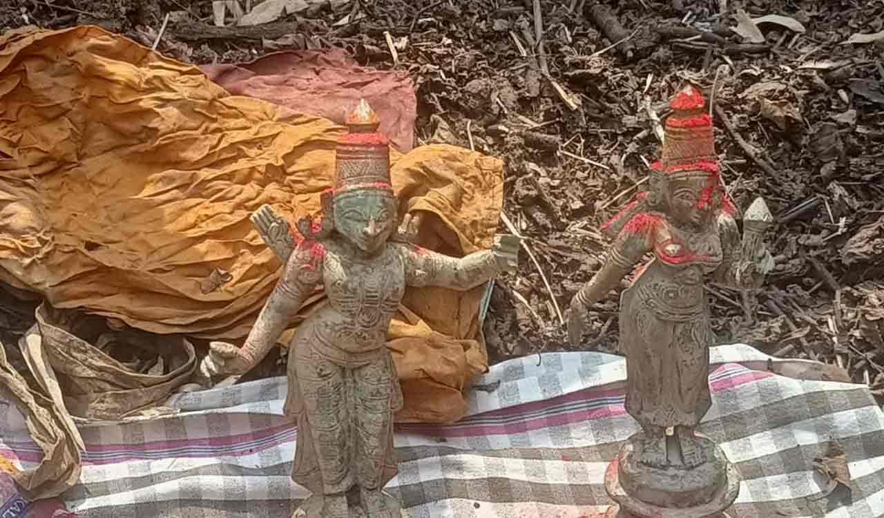 Idols of Lord Rama, Seetha unearthed in Mancherial