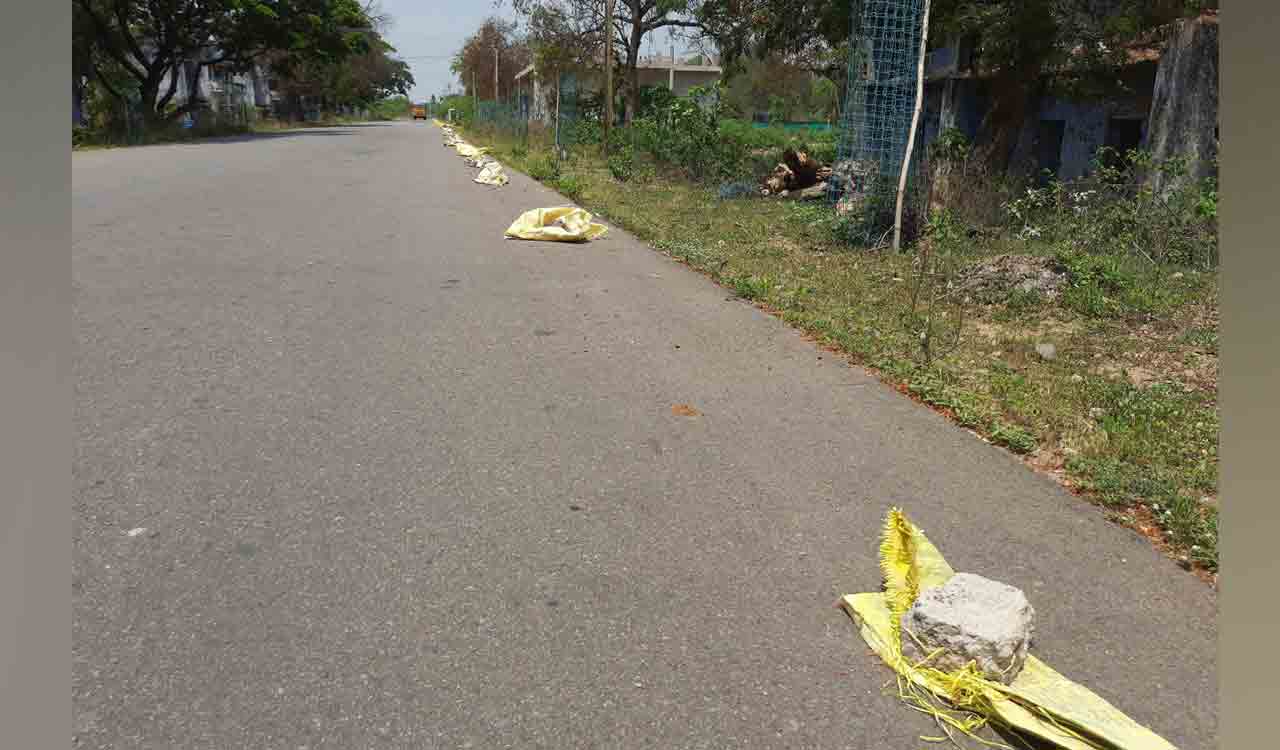 Roads reserved to dry paddy in Karimnagar