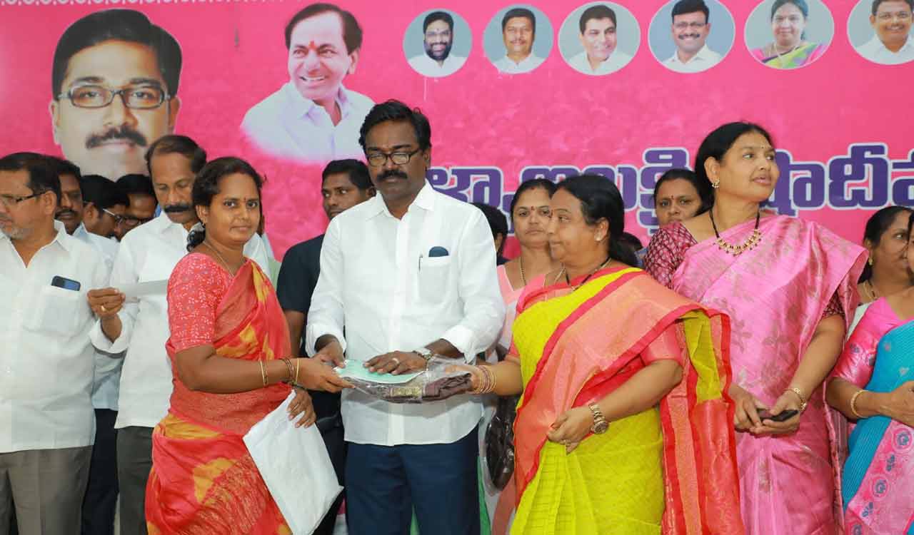 Khammam: Puvvada distributes Kalyana Lakshmi cheques worth Rs 1.78 crore
