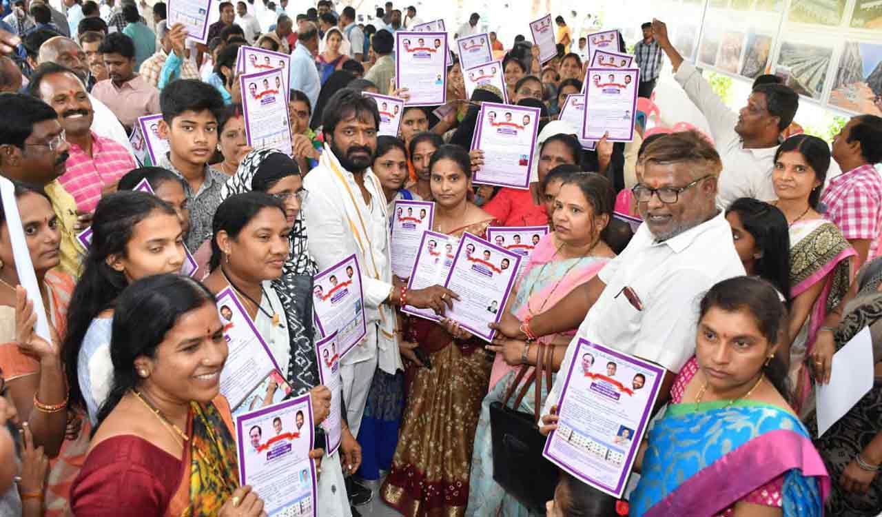 Journalists given 2BHK house pattas in Mahabubnagar