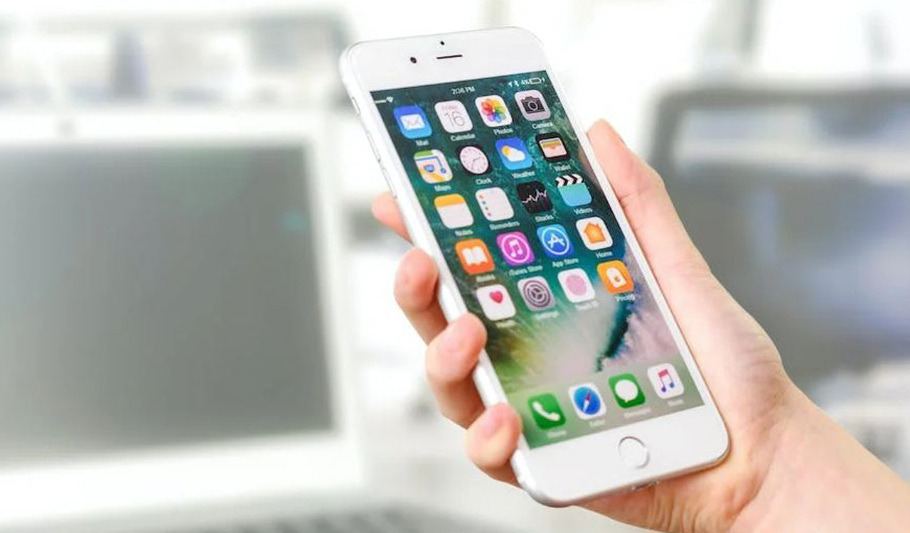 Central govt blocks 14 mobile messenger apps used by terrorists in Pakistan, check the list