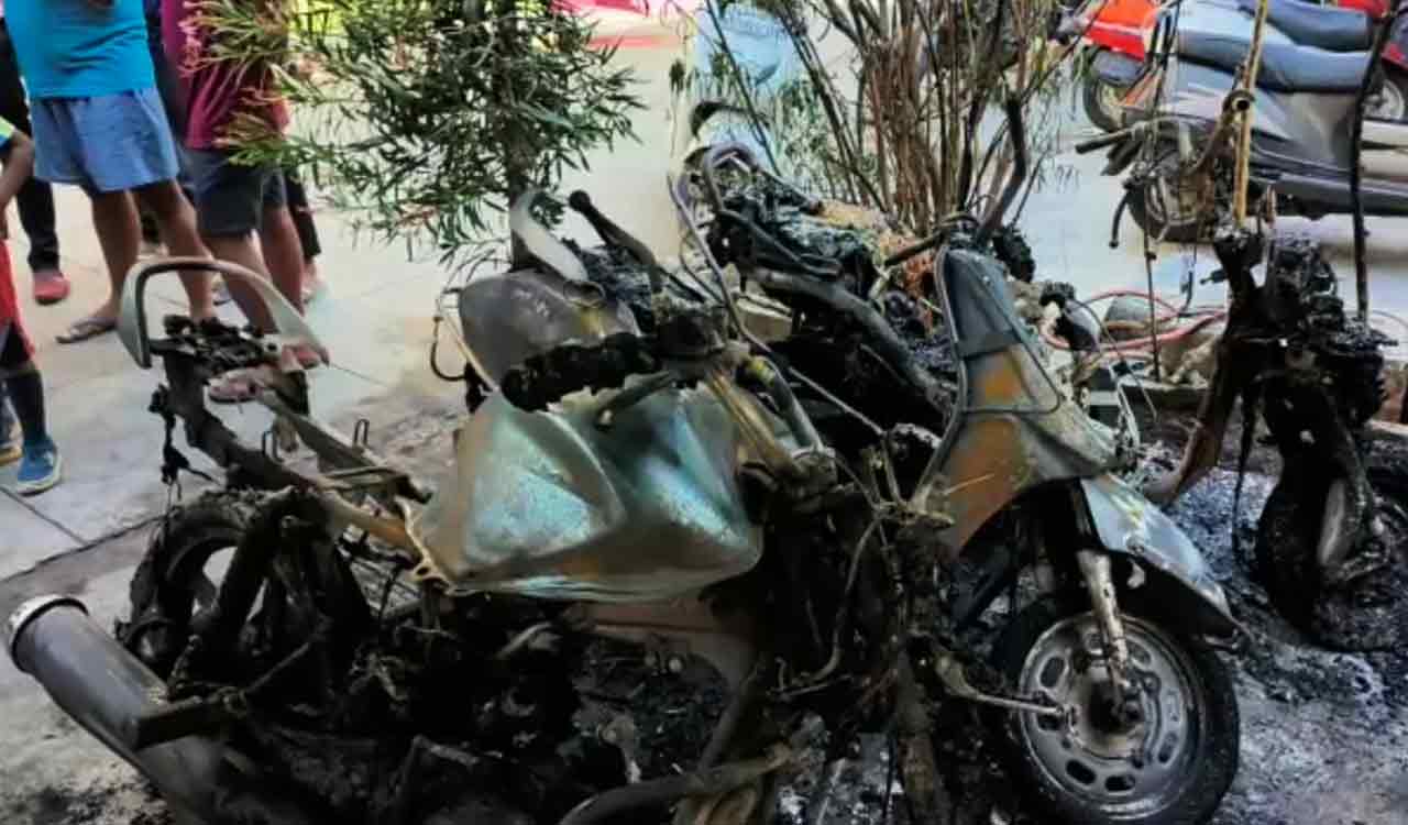 Sangareddy: Miscreants set 5 bikes, car on fire at RC Puram