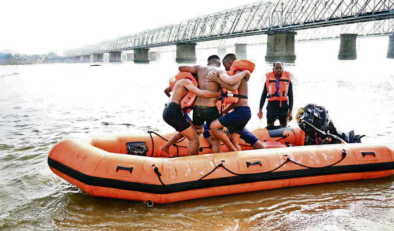 GHMC’s DRF team completes training in rescue operations