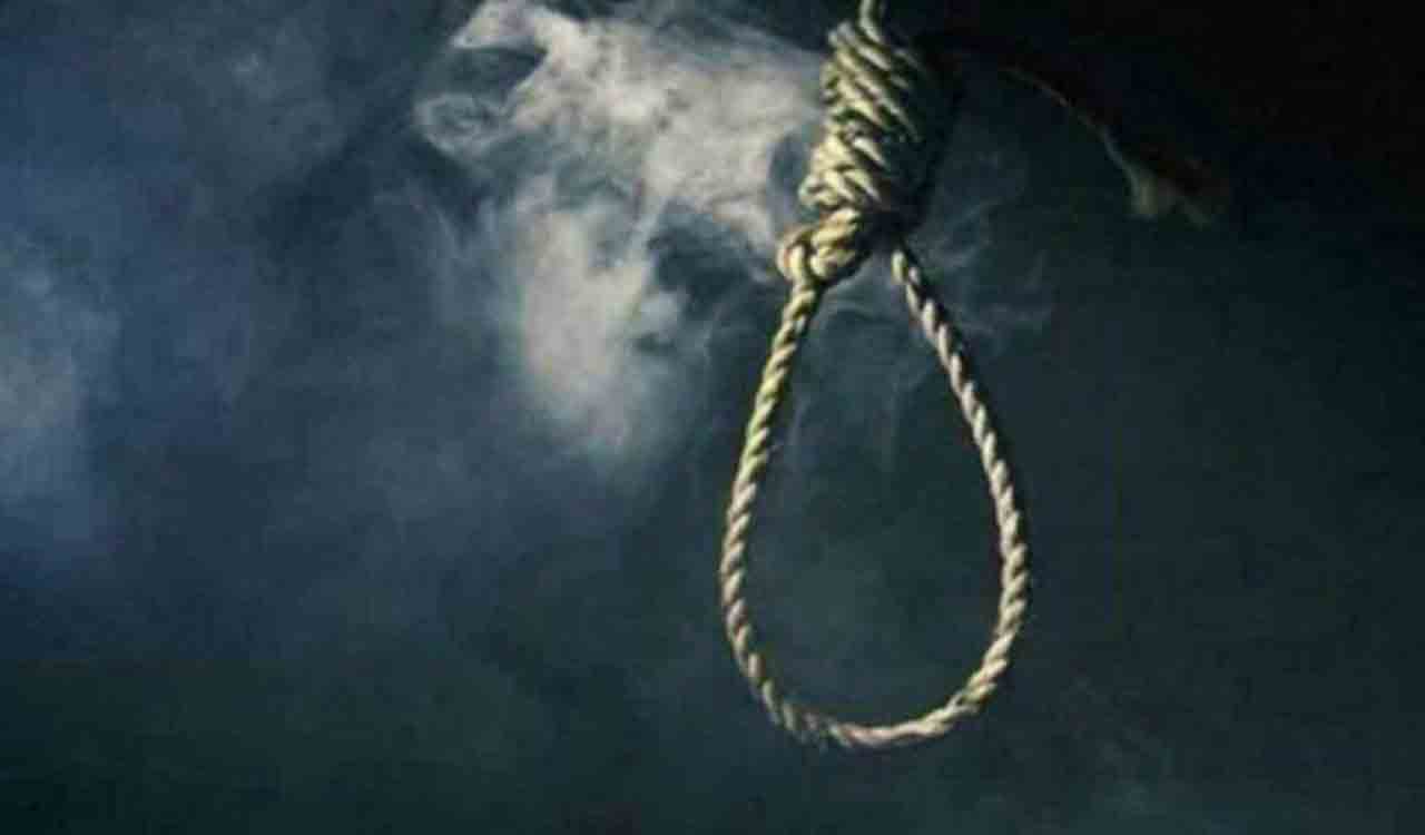 Body of man found hanging from tree in Delhi