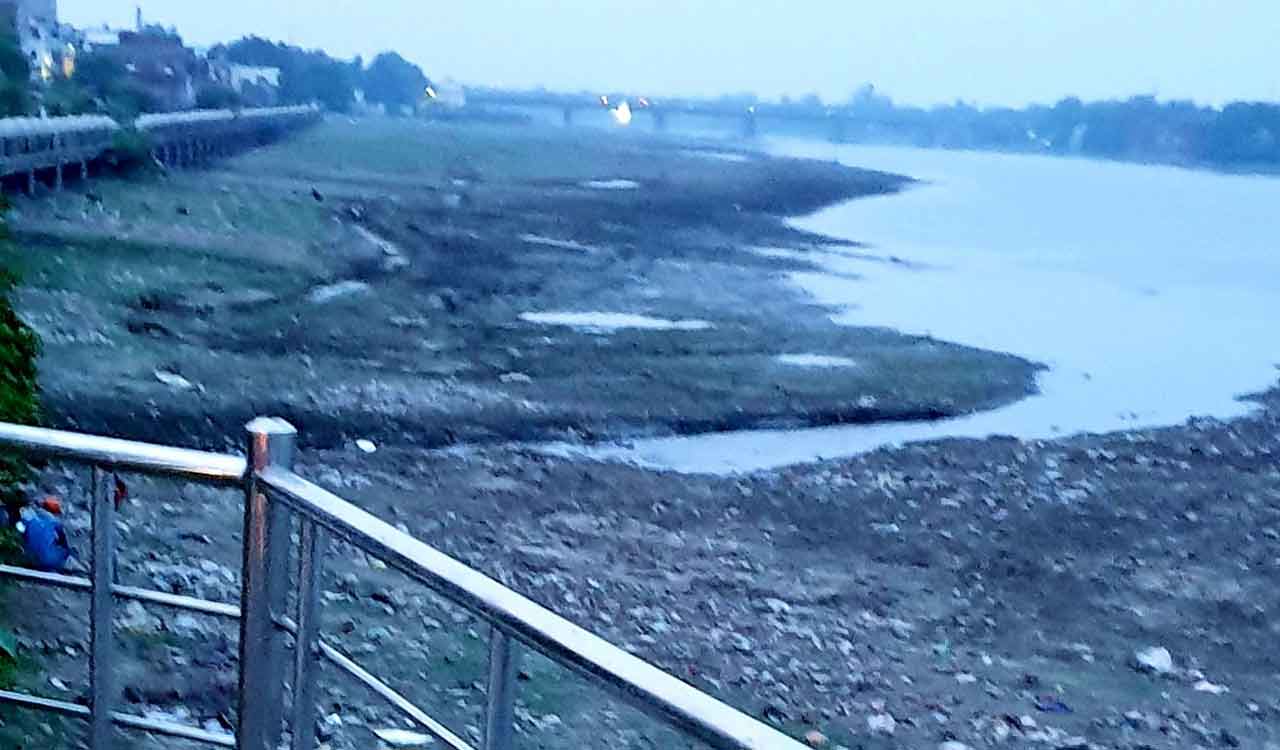 Devotees express anger over Yamuna River’s pathetic state ahead of Ganga Dussehra