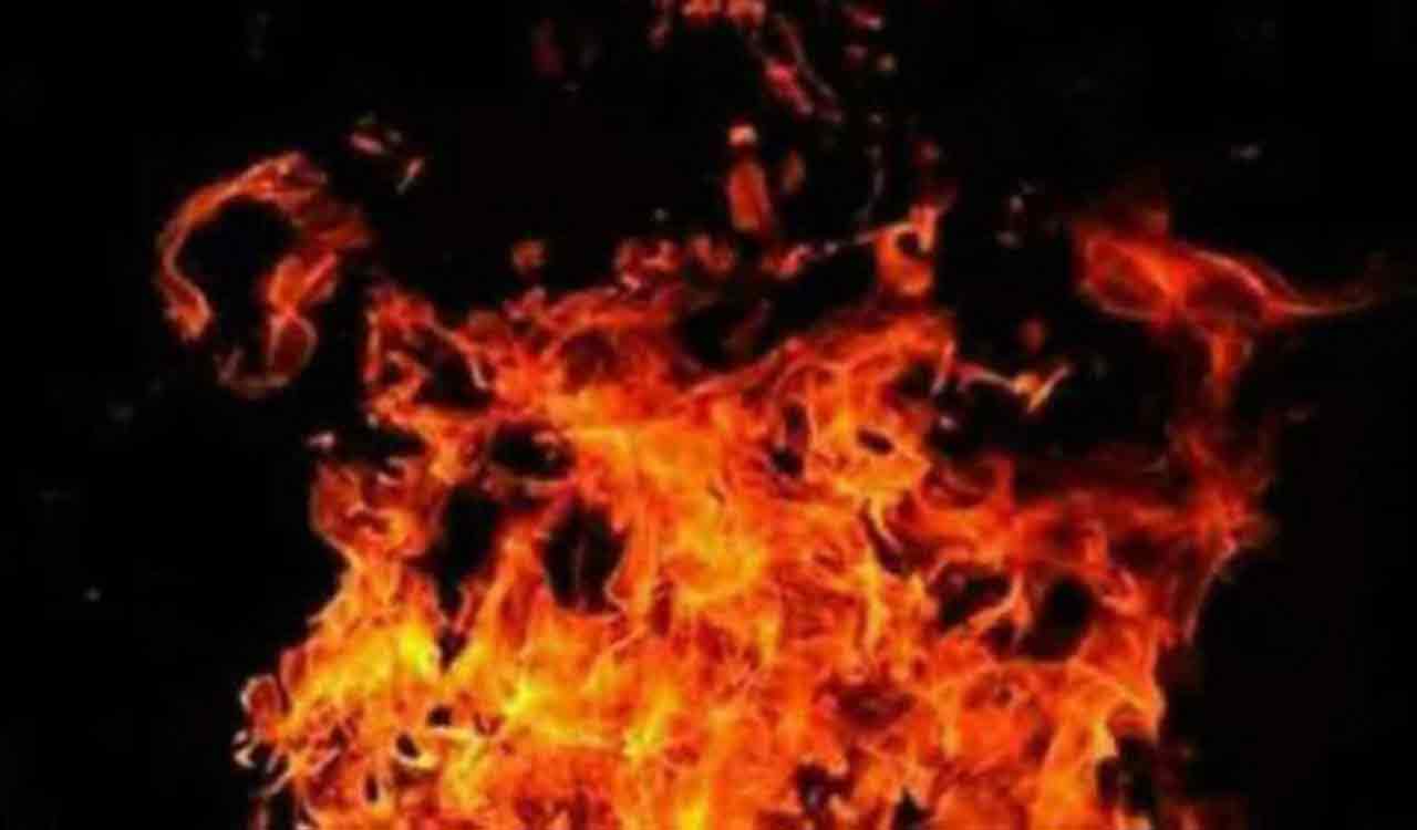 60 rescued, one injured in Mumbai building blaze