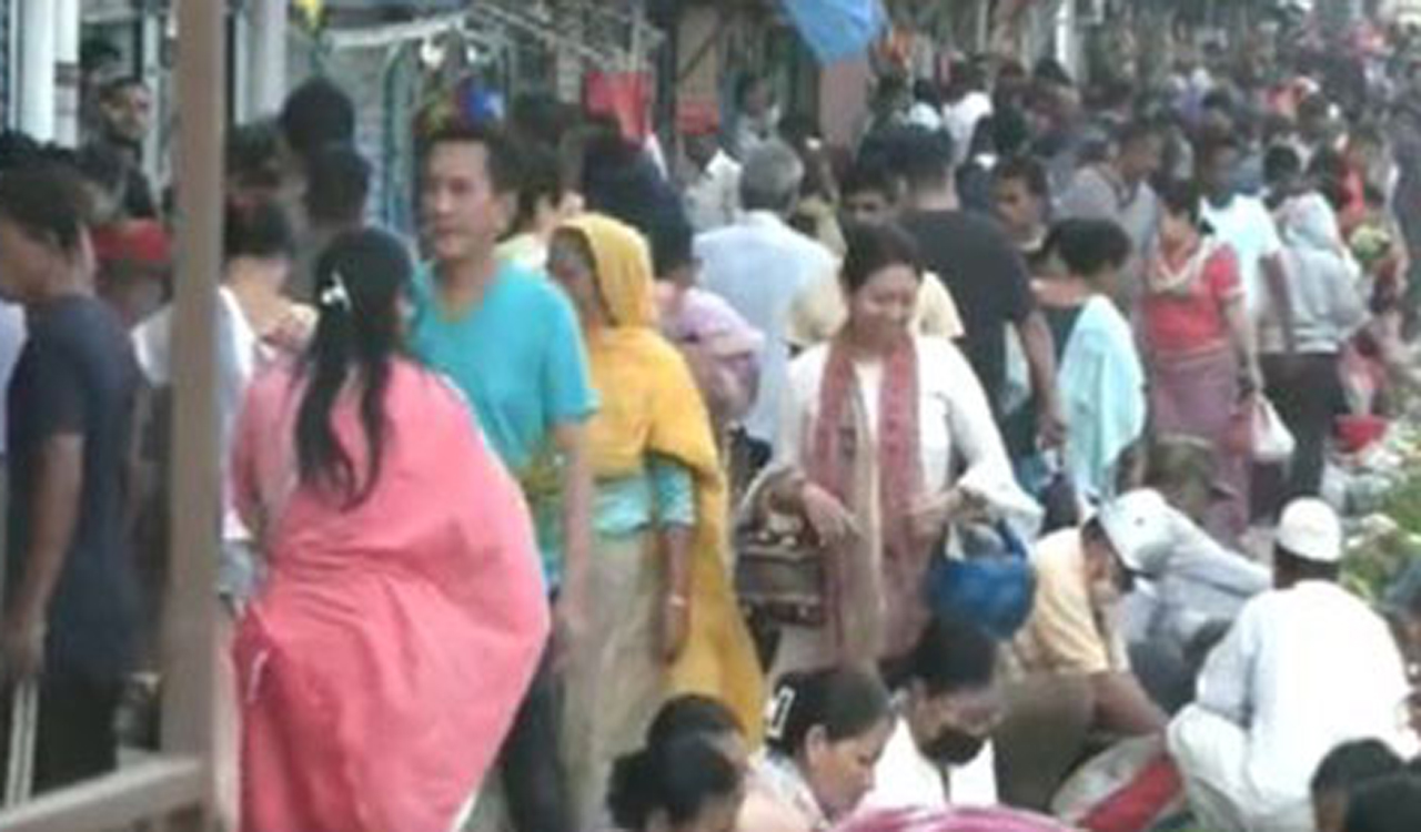 Manipur: People throng markets in Imphal to buy essentials as curfew relaxed