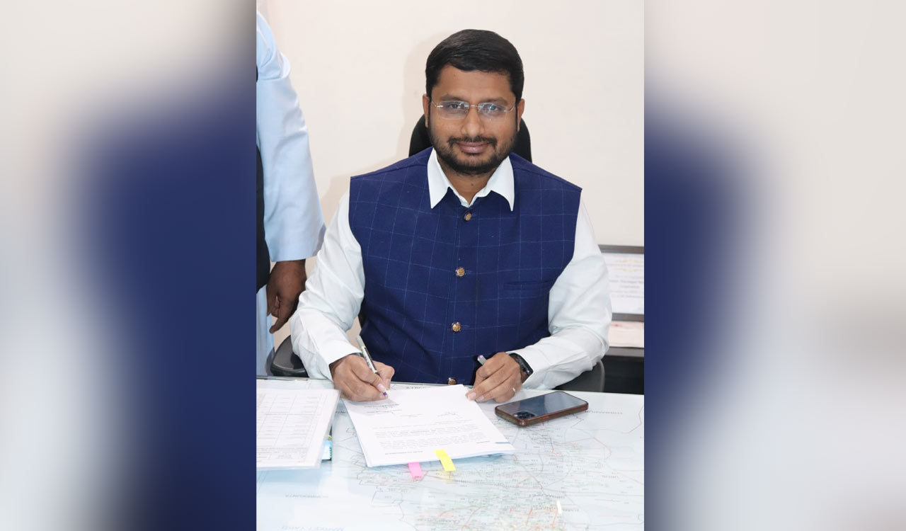 Warangal: Rizwanbasha Shaik assumes office as GWMC commissioner