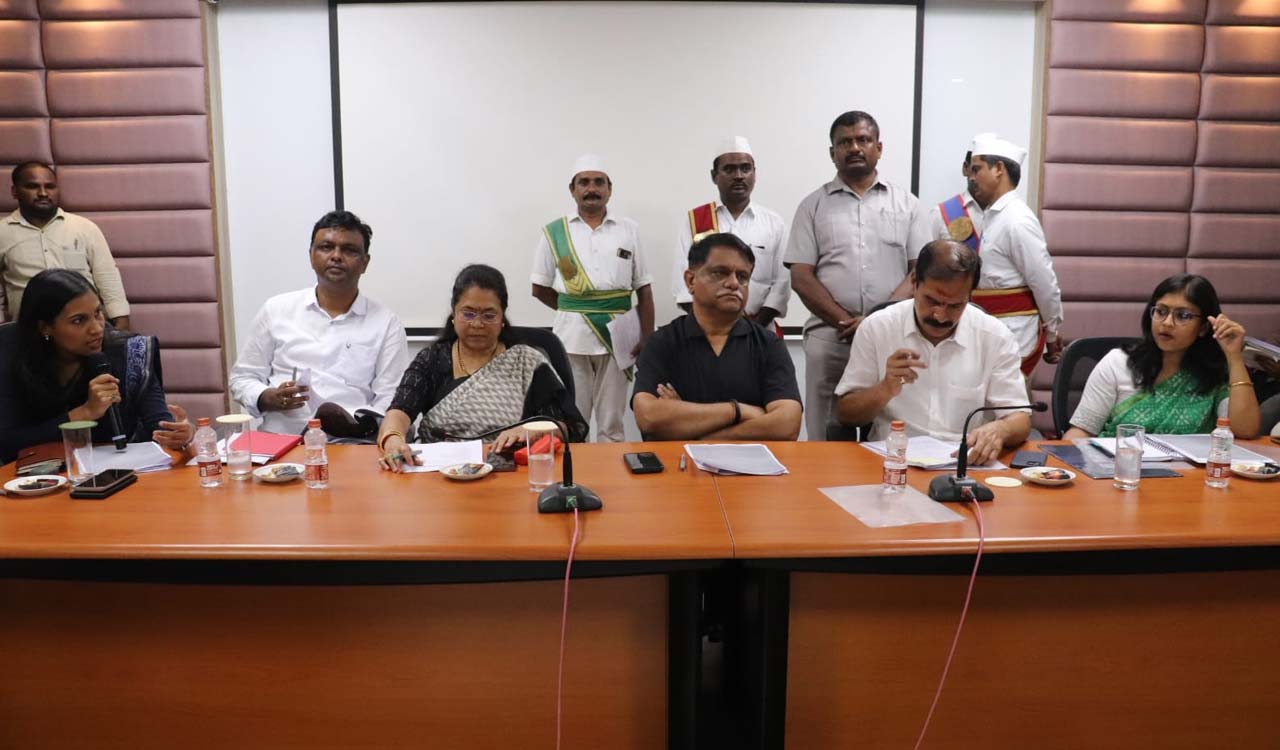 Warangal: Municipal officials directed to ensure daily water supply under GWMC