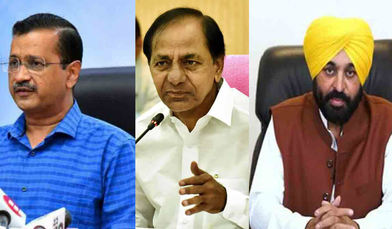 Kejriwal, Bhagwant Mann reach Hyderabad, to meet CM KCR