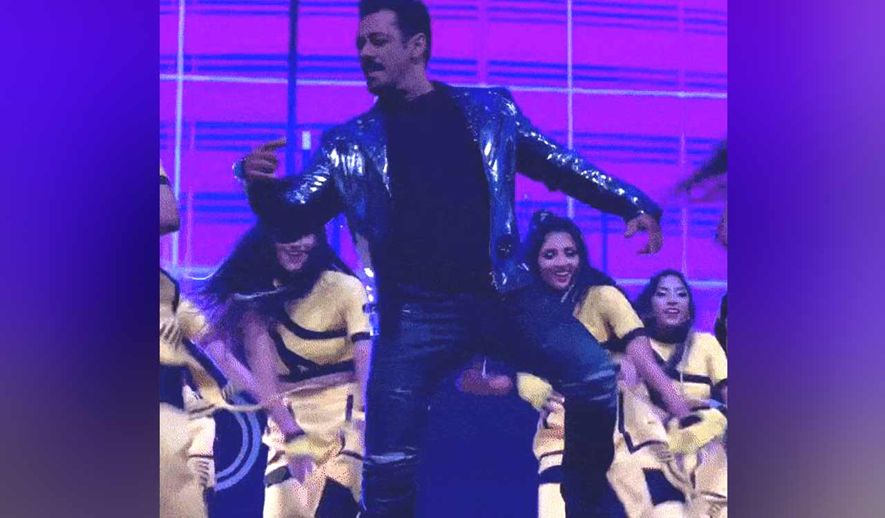 IIFA 2023: Salman Khan steals the show with energetic dance performance