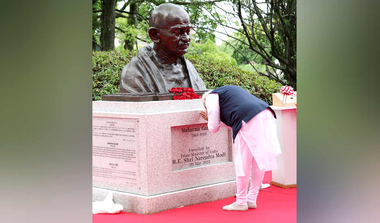 Japan: PM Modi unveils bust of Mahatma Gandhi in Hiroshima