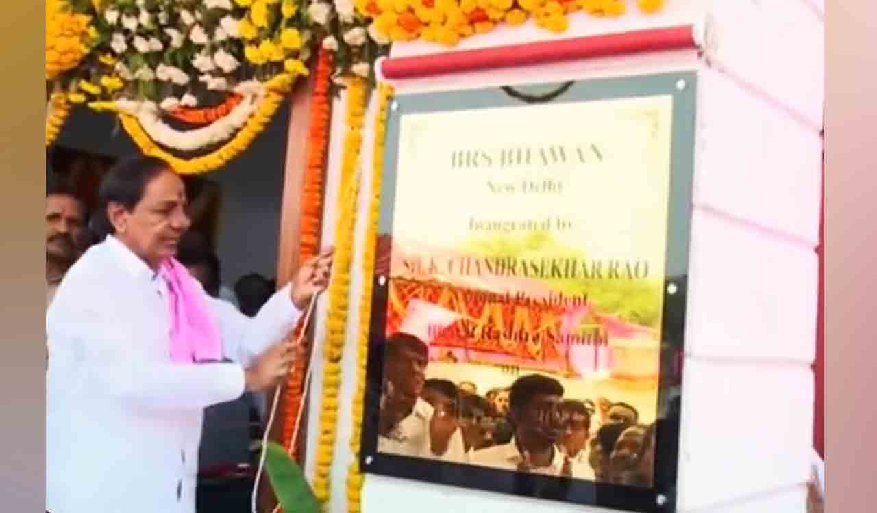 CM KCR inaugurates BRS headquarters In Delhi