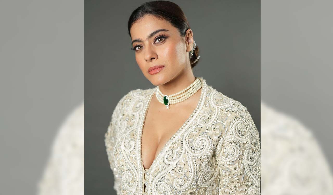 Kajol shares hilarious “touch me not” video of Boman Irani’s Kayoze from sets