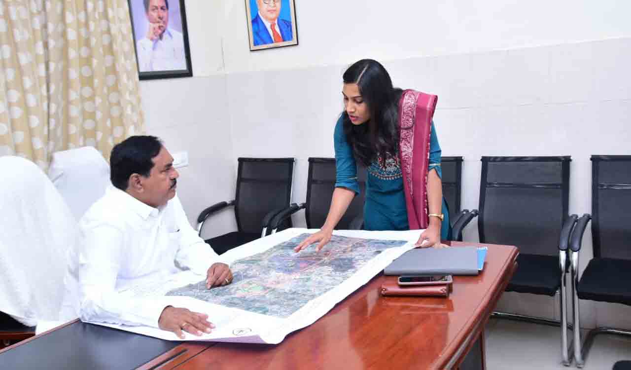 Collector meets Minister on land for Mamunur Airport