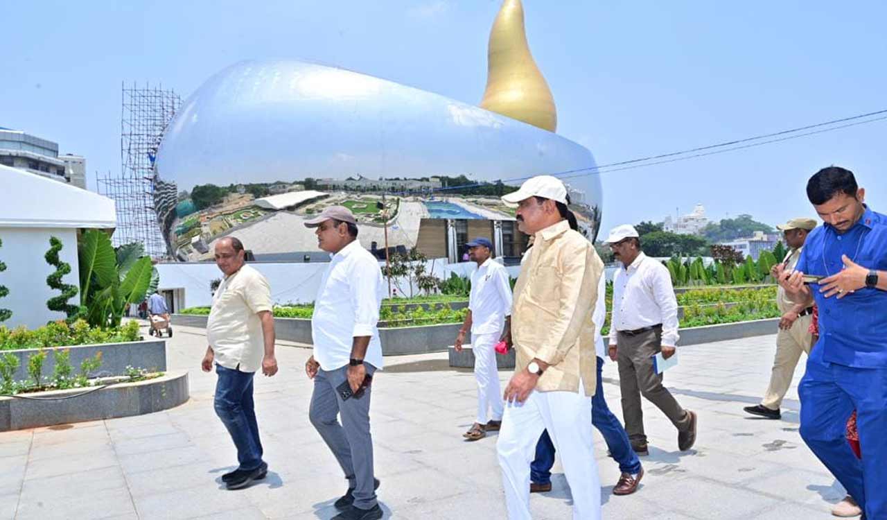Minister Vemula Prashanth Reddy inspects Martyrs Memorial works