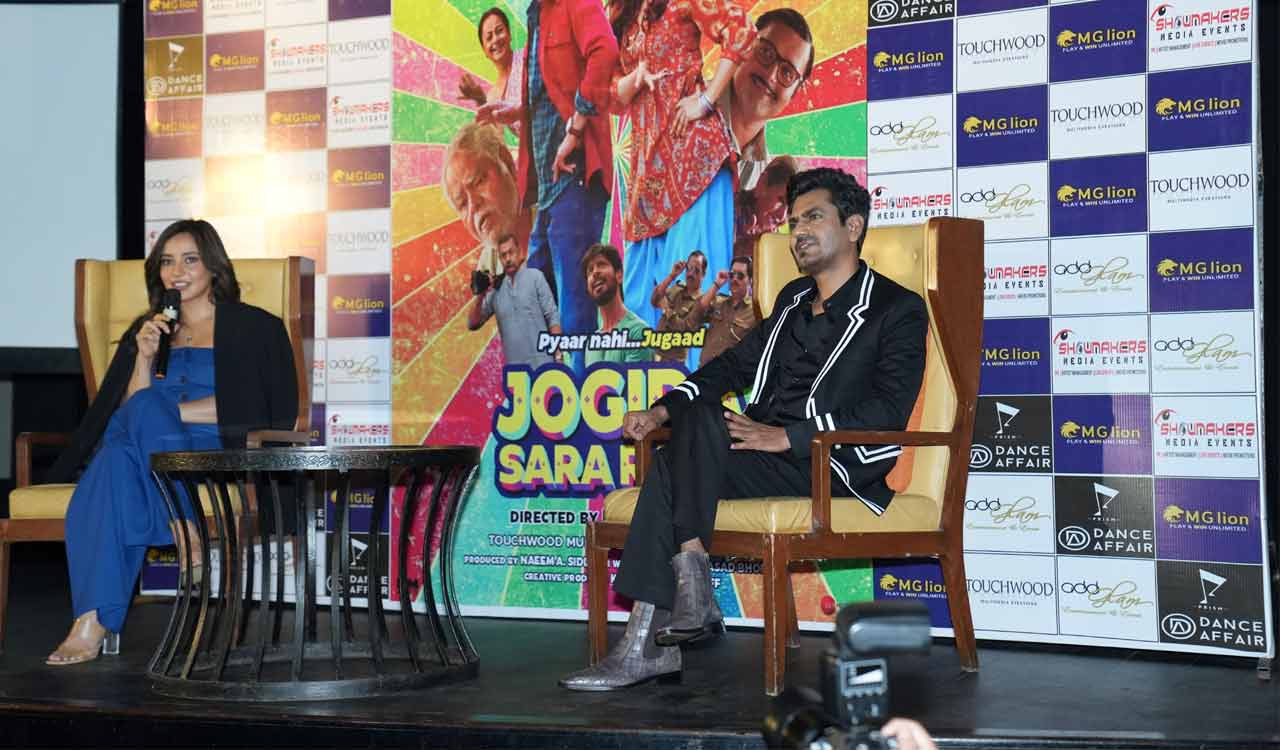 Nawaz and Neha enthral Hyderabadi audience during ‘Jogira Sara Ra Ra’ promotions