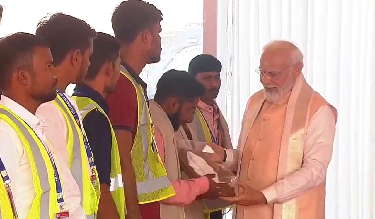 PM Modi felicitates workers of new Parliament House for their contribution