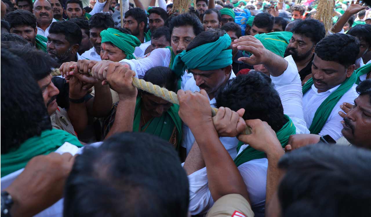 Ponguleti’s Rythu Bharosa Yatra leads to tension in Khammam