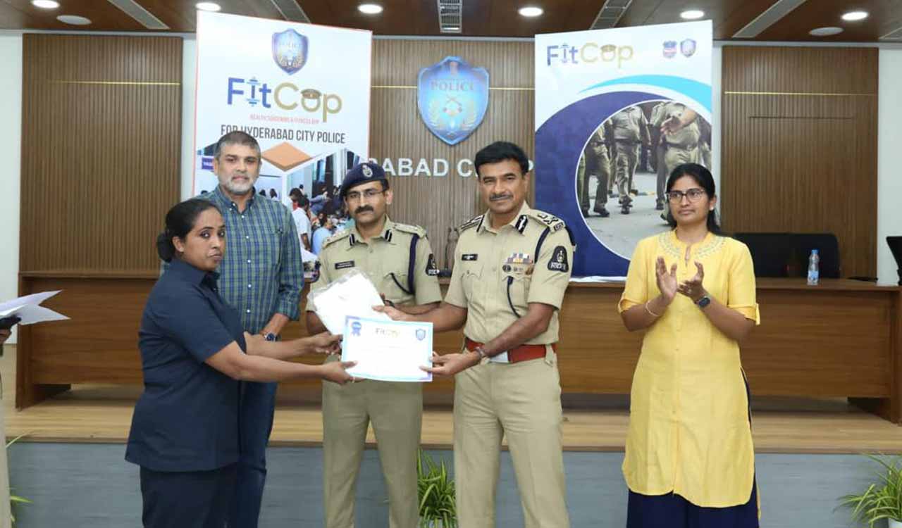 Hyderabad CP CV Anand presents rewards to 60 policemen for improving fitness