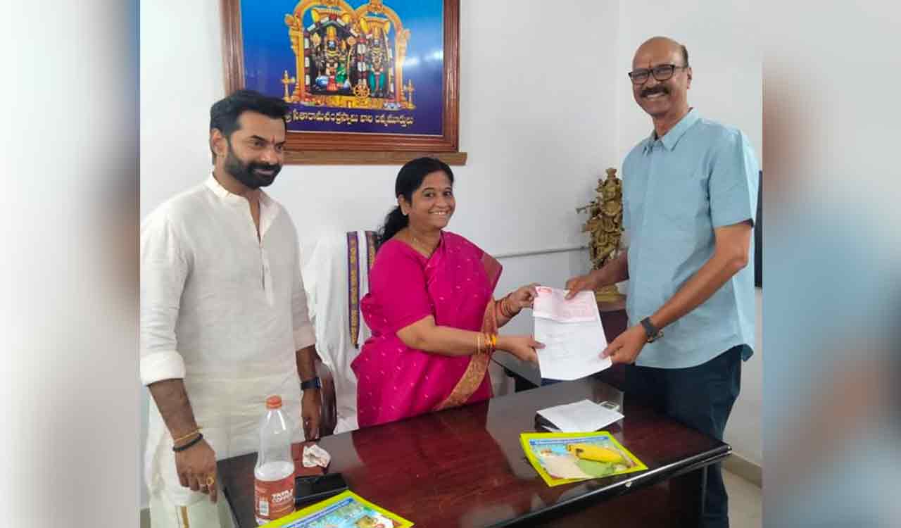 Telangana: Actor Prabhas donates Rs 10 lakh to Bhadradri temple