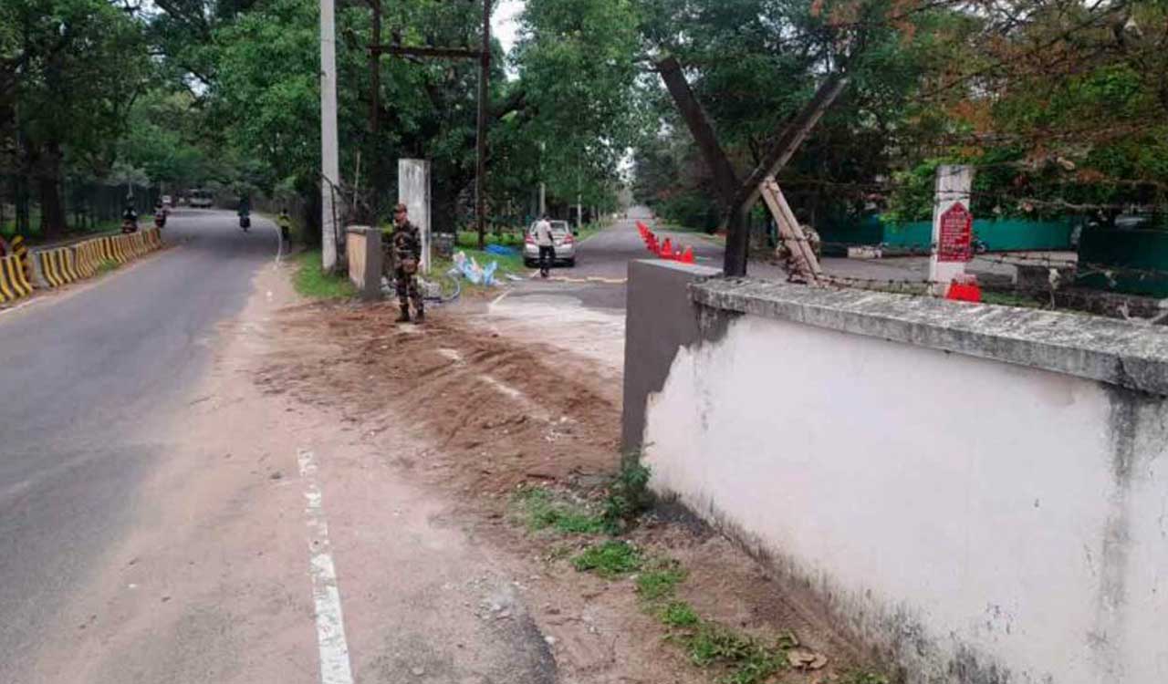 Remove road blockades from three roads in SCB: FNECS