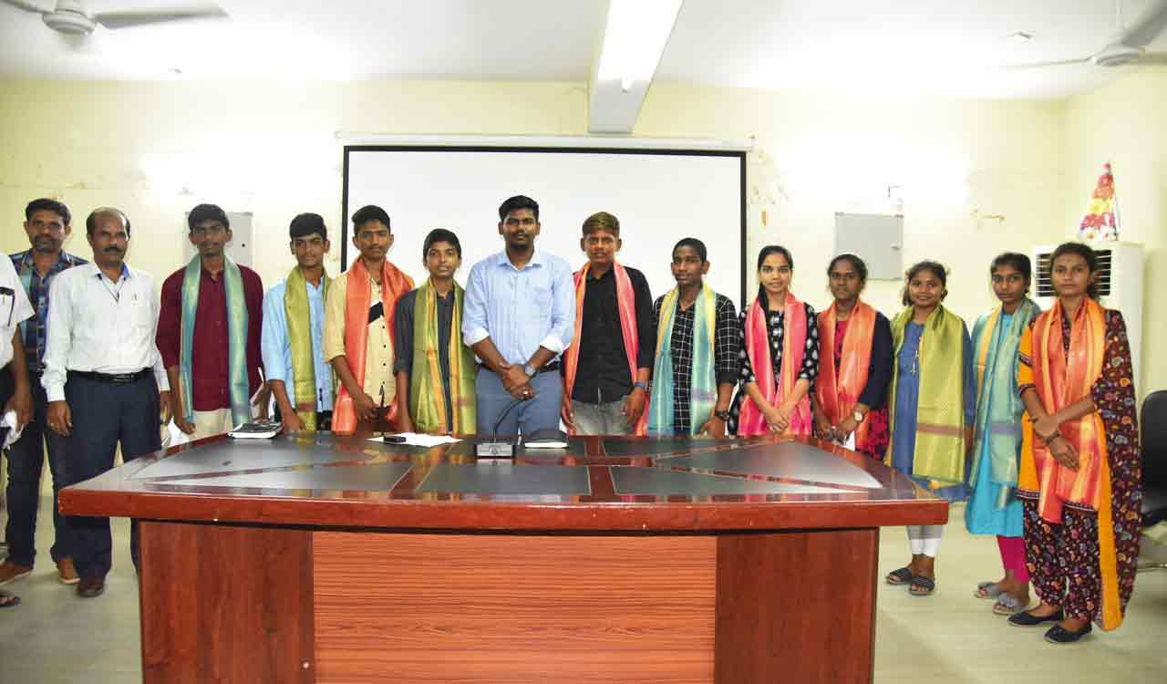 Telangana: Additional Collector felicitates SSC toppers in Mancherial