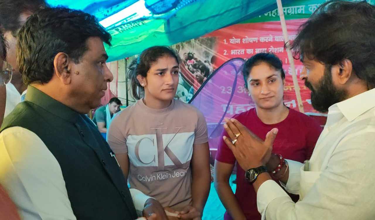 Minister Srinivas Goud expresses solidarity with protesting wrestlers