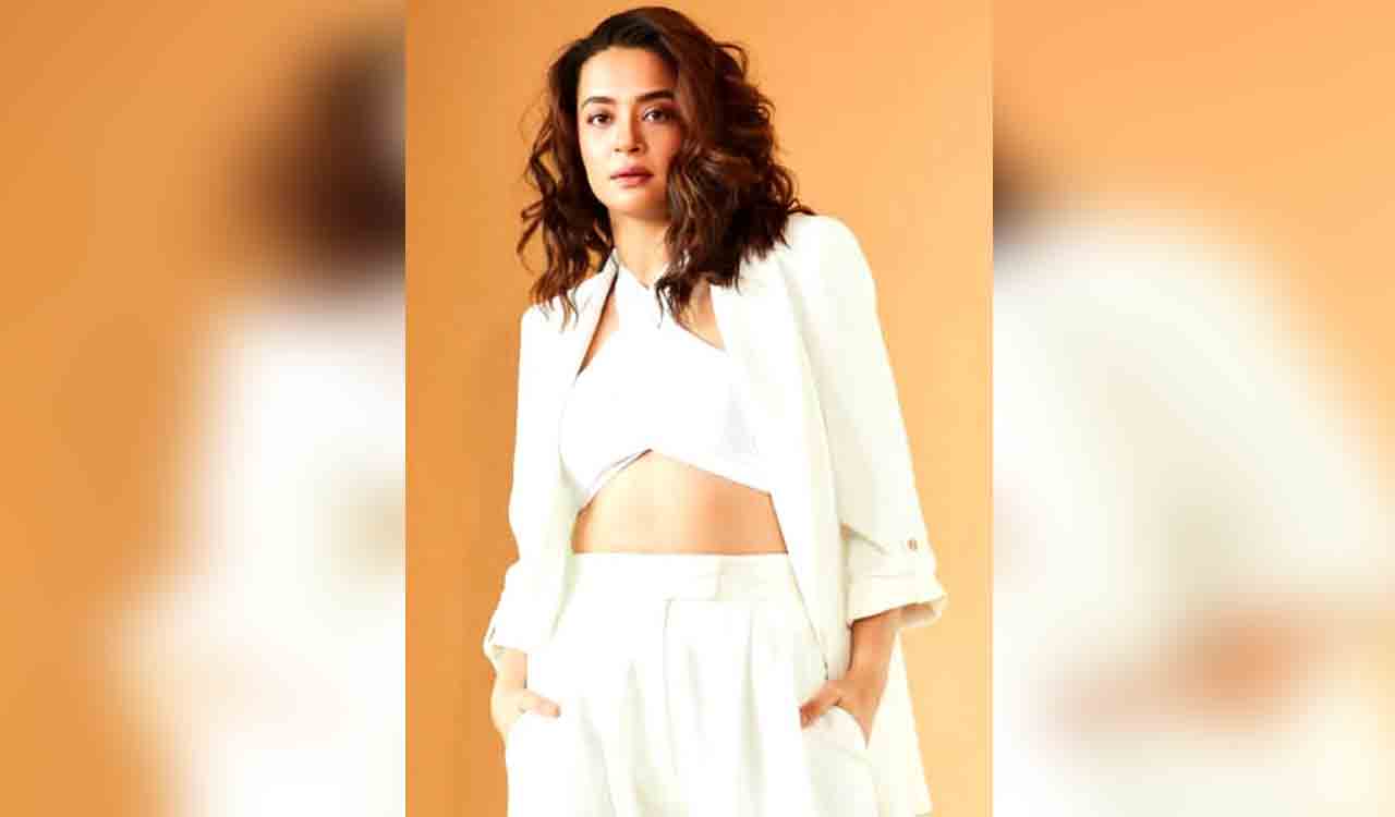 Surveen Chawla makes stunning fashion comeback at Cannes after a decade