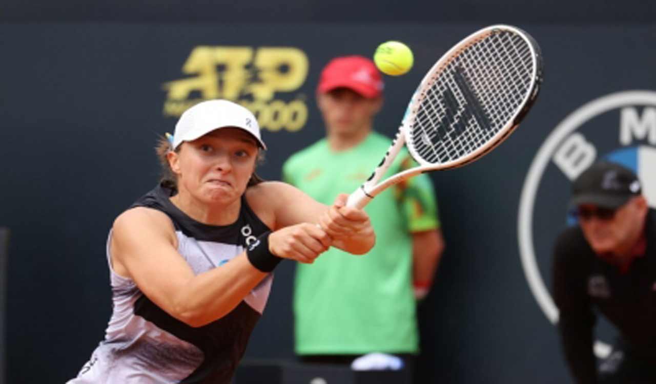 Italian Open: Swiatek eases into Round of 16; Bouzkova upsets Gauff