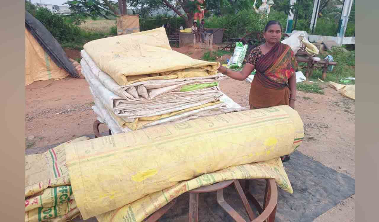Jagtial: Tarpaulin in demand to protect paddy from rain