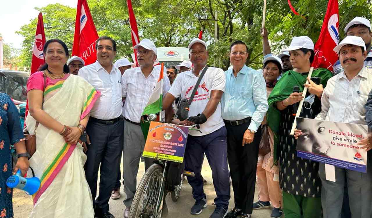 Hyderabad: Philanthropist who cycled 15,000 km felicitated by Thalassemia Society