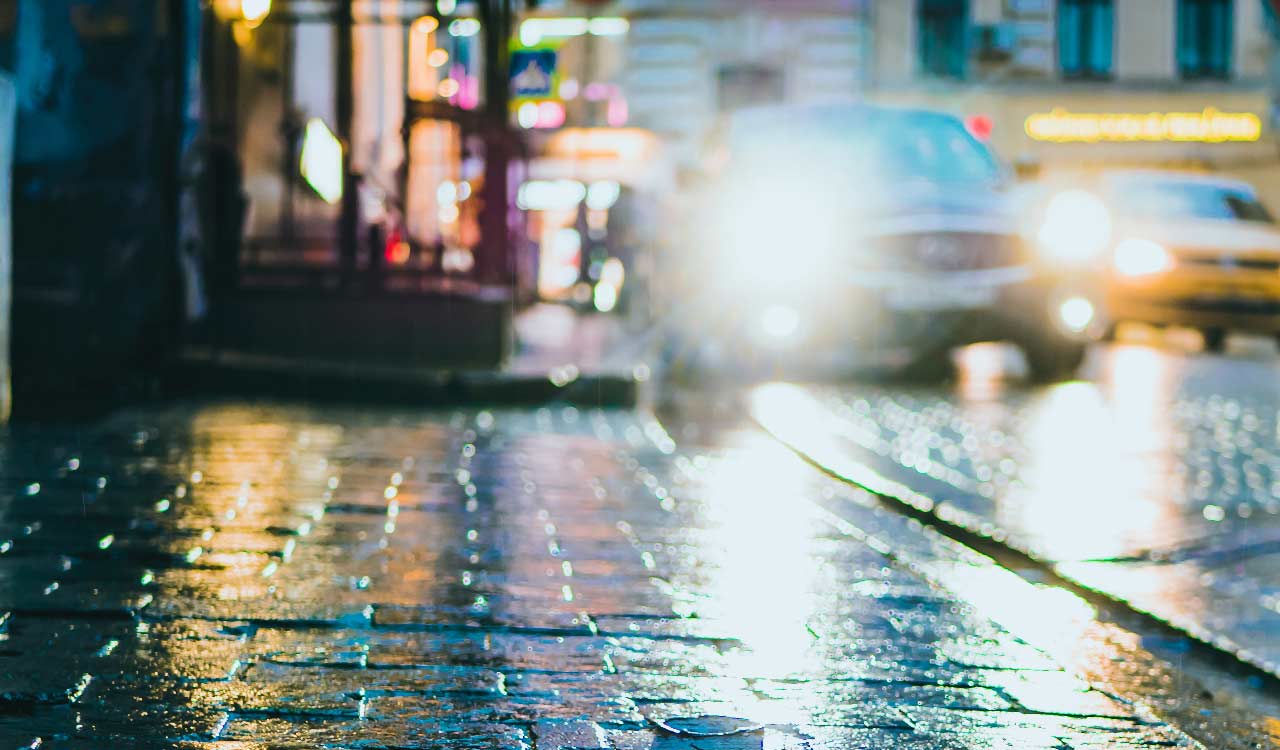 Twitterati discuss annoying high-beam headlights on city roads