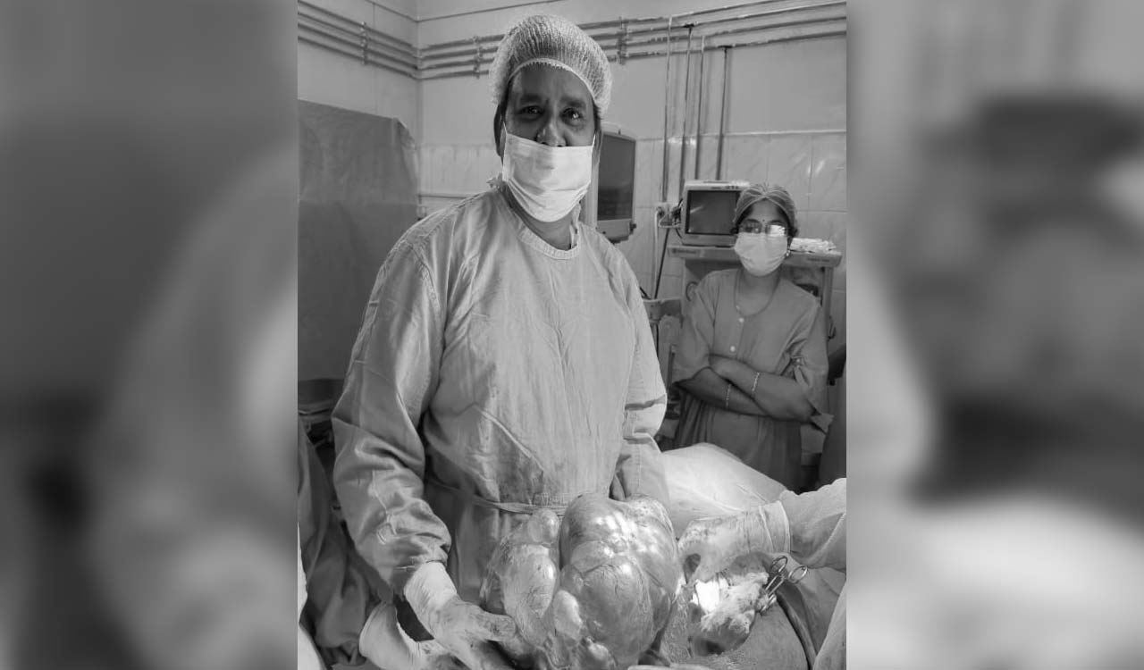 OGH surgeons remove ovarian cyst weighing 7 kg from woman