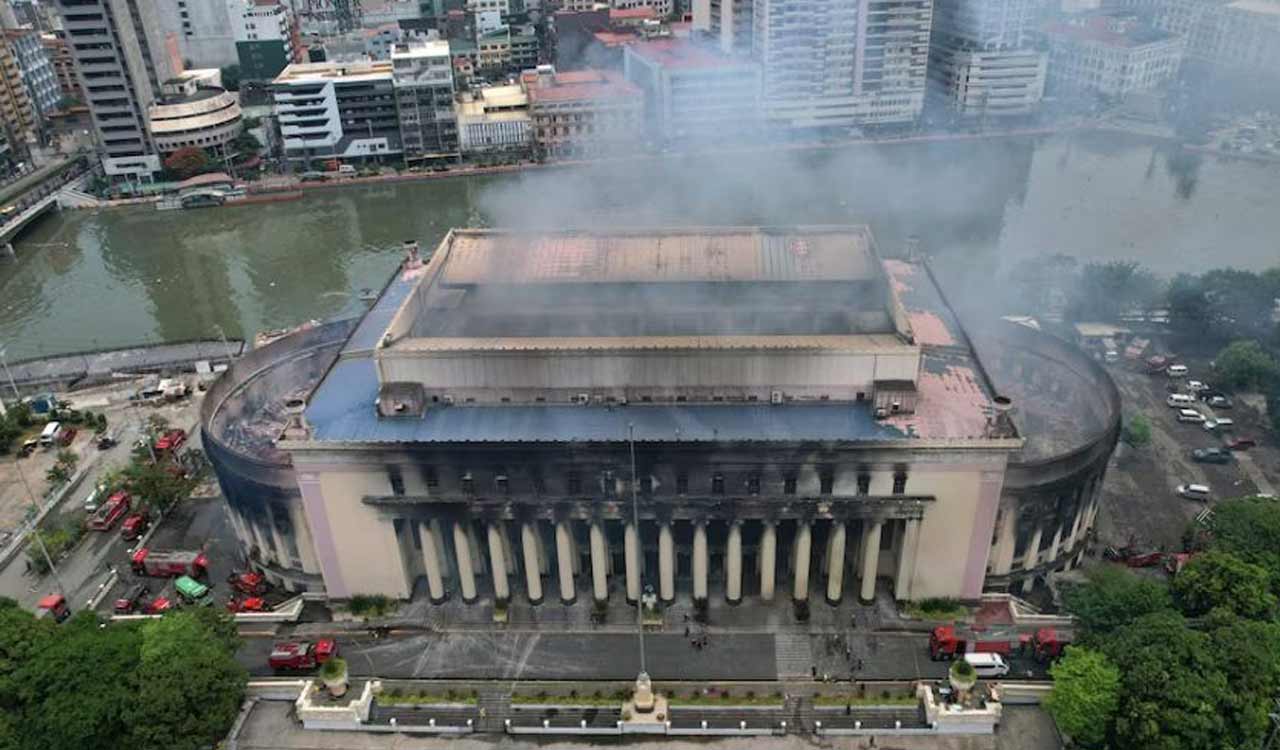 Fire destroys nearly 100-year-old post office in Philippine capital