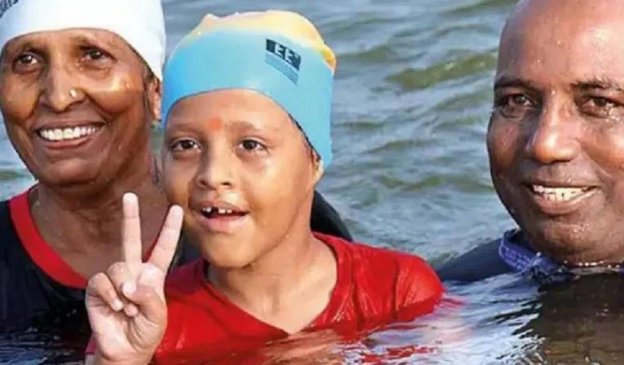 Uttar Pradesh: 6-year-old girl swims across Yamuna in 11 minutes