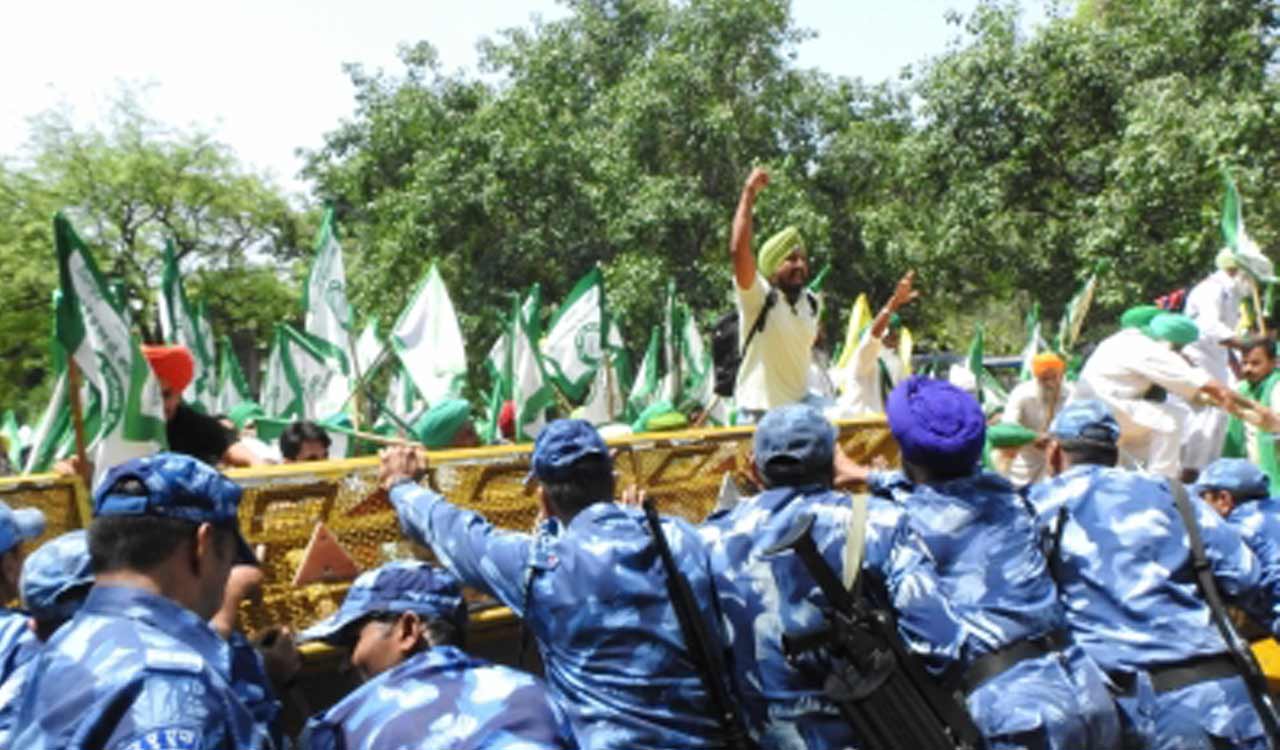Wrestlers protest: Police restore, weld barricades at Jantar Mantar