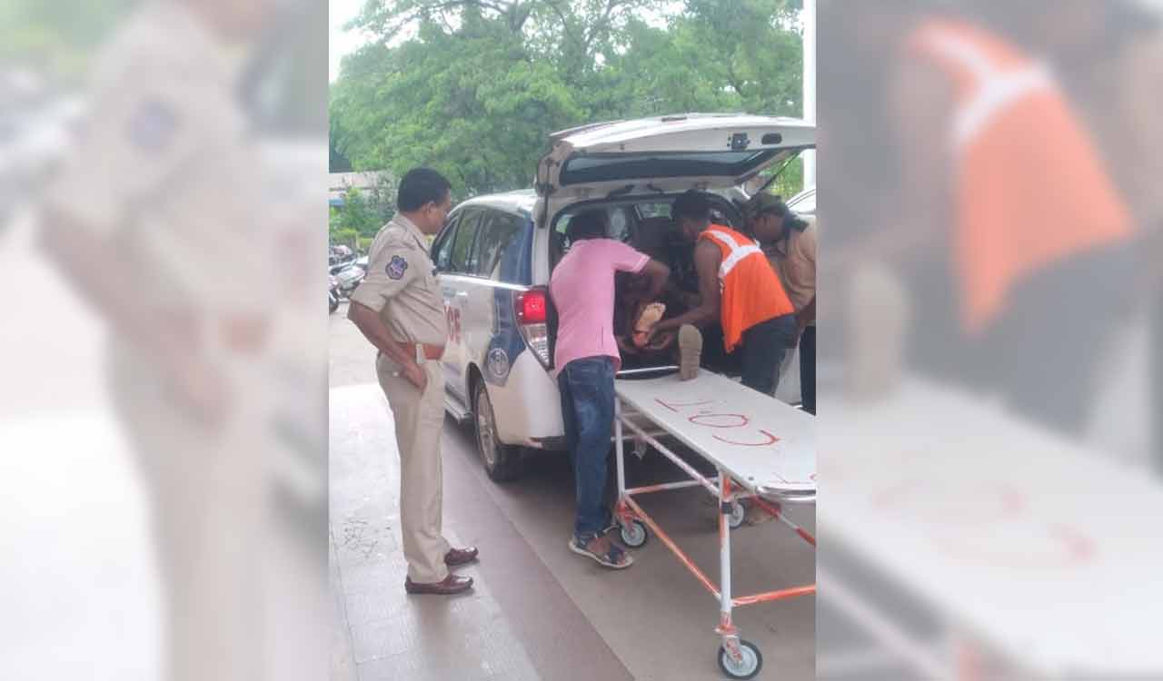 Khammam: Wyra ACP shifts injured labourer to hospital