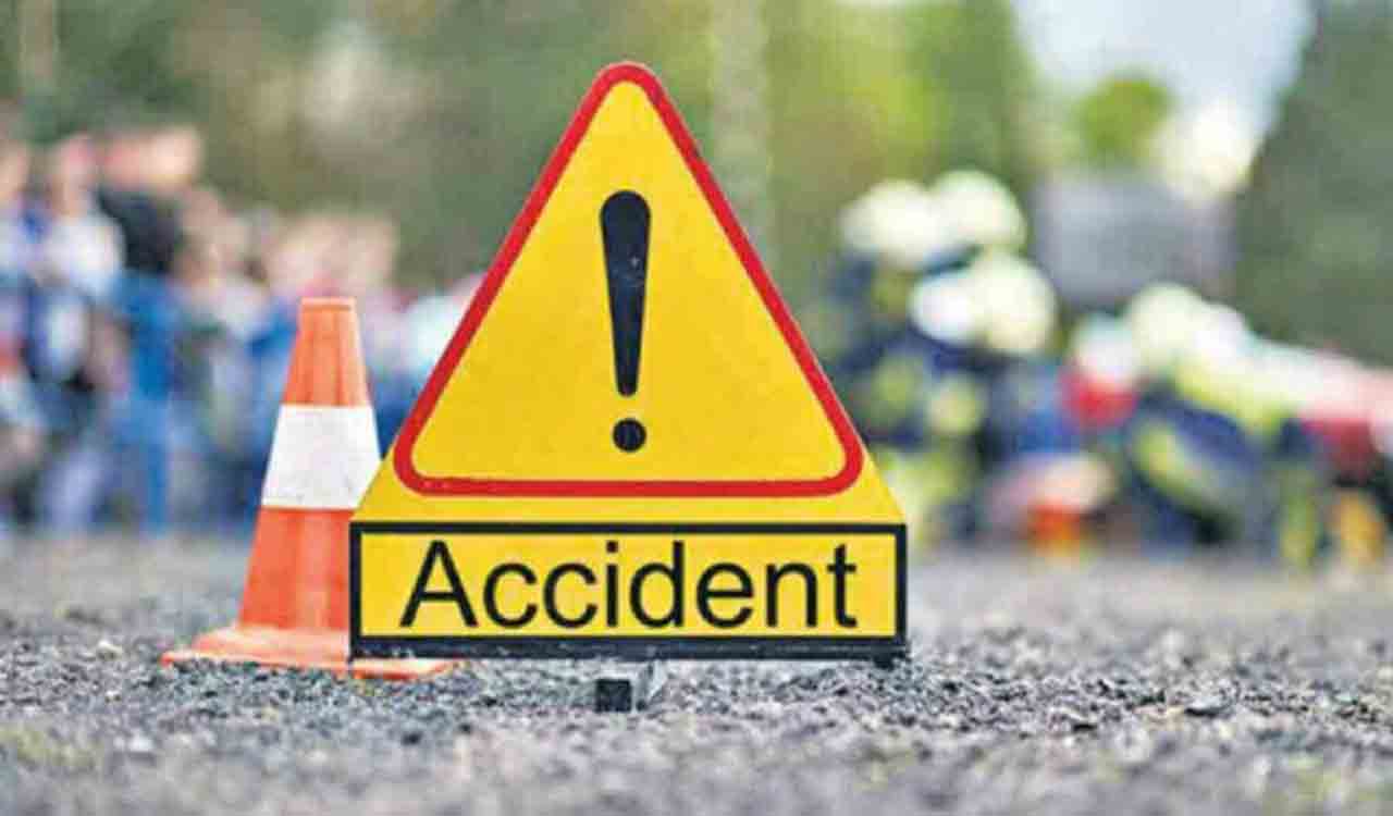 Four killed, two injured after car rams auto in Medak